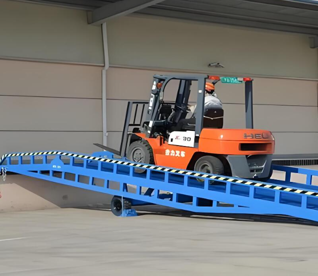 天宁移动式卸货平台（叉车用）